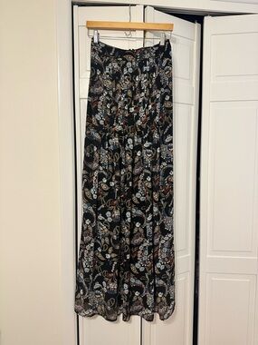 NWT. Anthropologie boho Black floral Maxi Skirt. Size M.